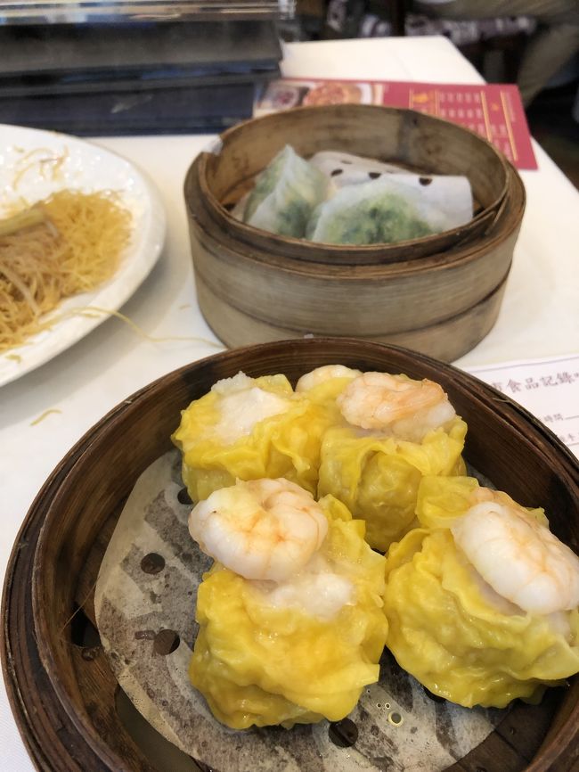 お昼ご飯は、飲茶。香港で食べるエビは、もれなくプリップリ！