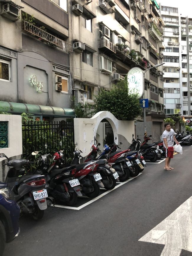 コーヒーで元気が出たので、今回の旅の目的の一つ！ウェイルーへ！<br />某ブログの読者なのでずーっと気になっていたのです、酸っぱい白菜の鍋！