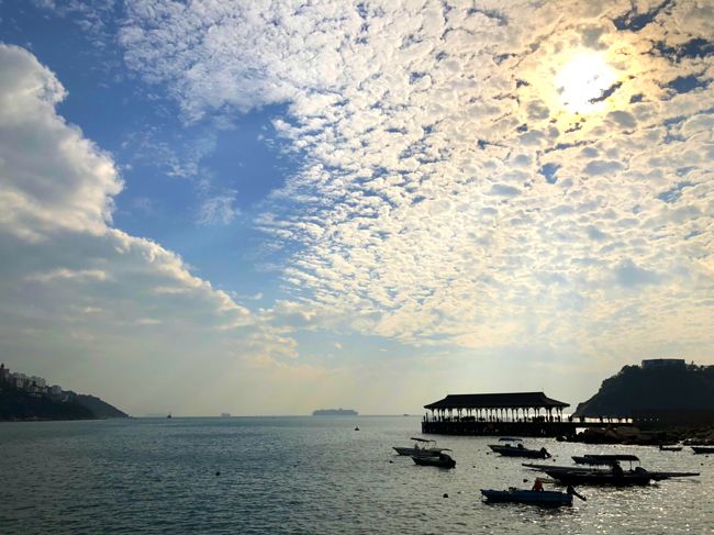 午後はスタンレーへ。こちらも、陽気な観光地でジャズの流れるお洒落な喫茶店やパブが沢山あるし、海も綺麗。アジアン雑貨も売っていた。布製品も安く、日本からもコットンの布を買いに来てる人をチラホラ見た。