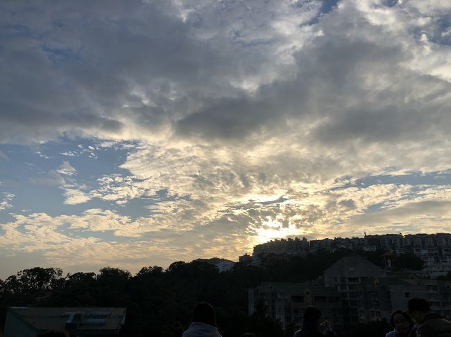 おみやげ屋さんを、回って中国風のマスキングテープを沢山買った。さて、疲れてきたのでバスでモンコックへ帰りましょう。