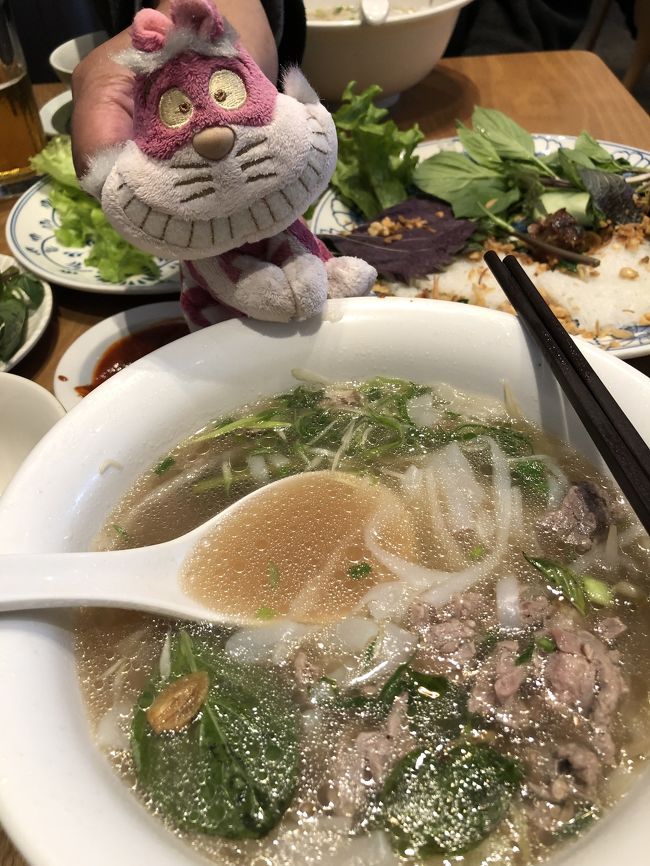 フォーも、バーミシルを色んな香草挟んで食べるお料理も、エビも、どれもこれも美味しい。ボキャブラリーが貧相でこれしか言えない。ヤバイ！美味しい！