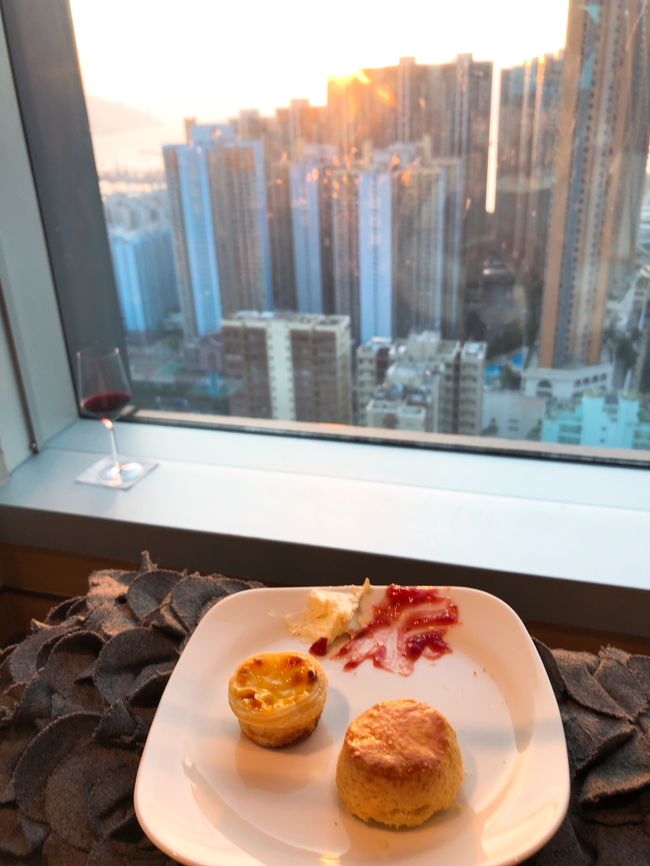 エッグタルトや、スコーンを楽しむ。