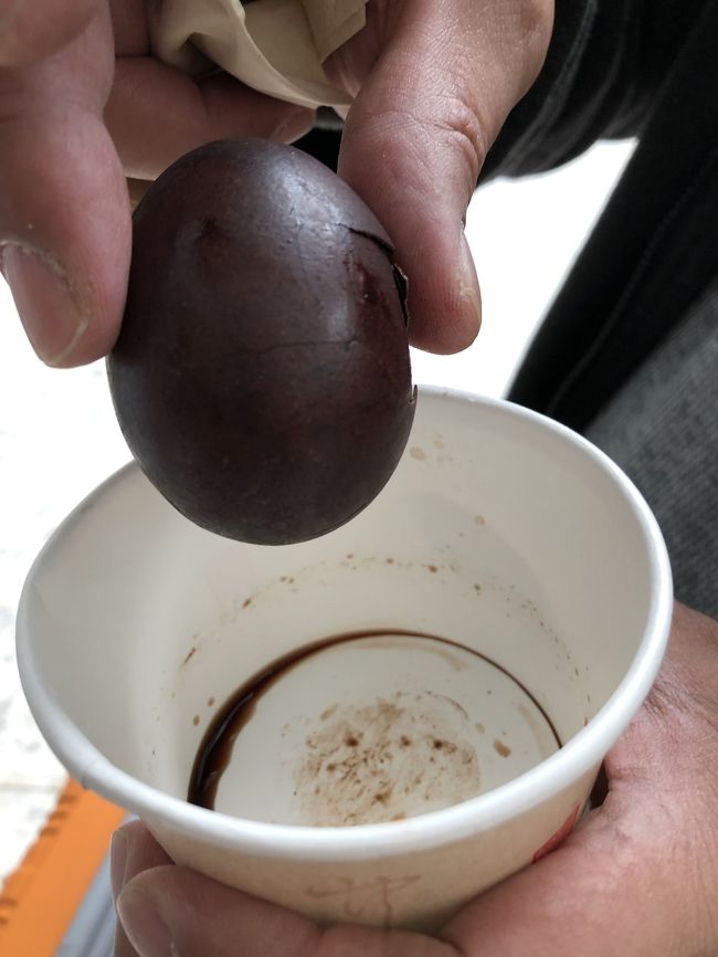 漢方のスープに浸かっていた卵。温泉たまごみたい。きっと体に良いのだろう。