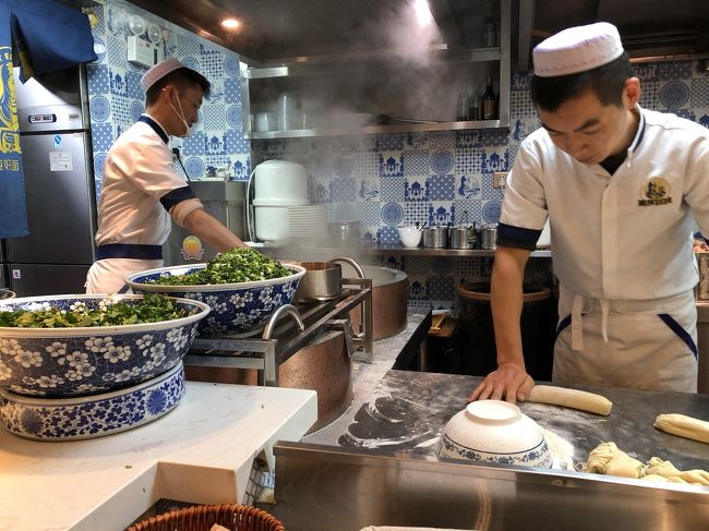 お昼は、蘭州ラーメン。中国大陸側のラーメン？というよりフォーに近い。イスラム教徒が多い地域のお料理なので、とてもさっぱりフォーのようなおいしさ。