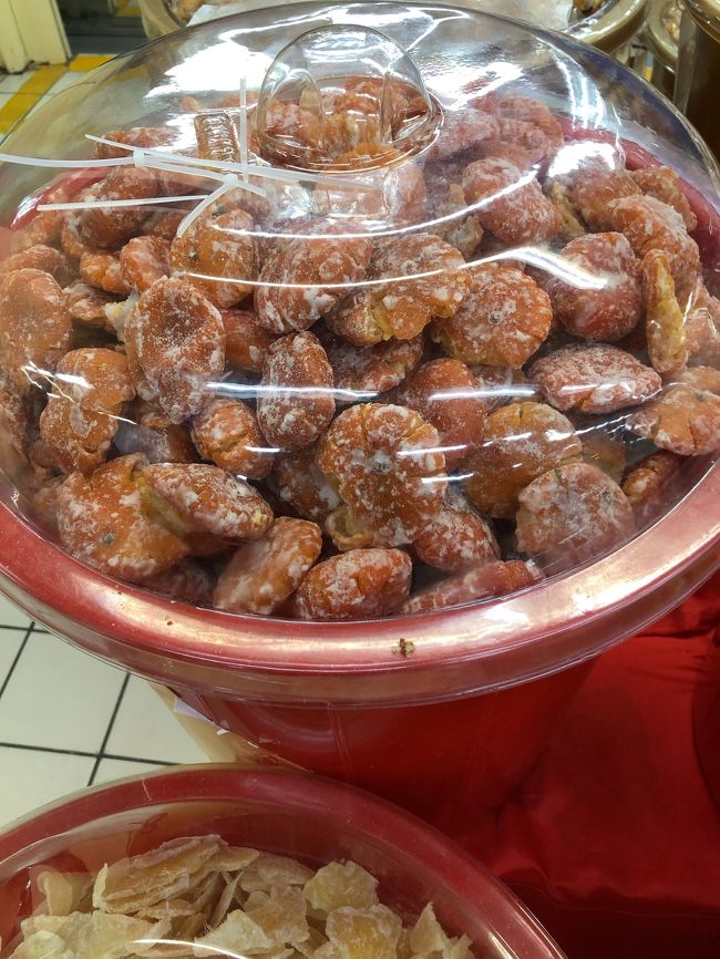 壺に入っているので、セルフで取り出し好きな分を量り売りしてくれる。ウォルマートってアメリカの外資系だと思っていたけど、随分と国に合わせて、フレキシブルに対応できる店舗なのだな。