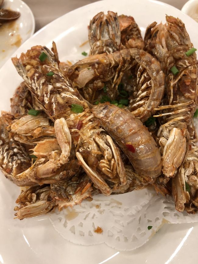 大好物のシャコの唐揚げ。ニンニクが効いてて、手でバリバリ向いて食べる。ほとんど一人で食べてしまった。あー、美味しかった。