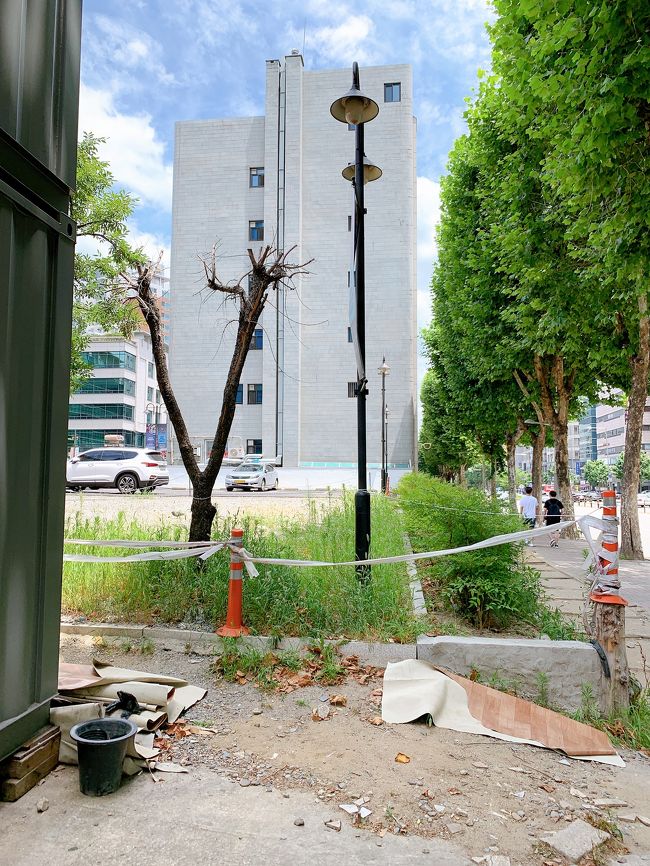 高速ターミナルに行く前に教大で降りて<br />「キム課長とソ理事」のロケ地のバッティングセンターへ<br /><br />一昨年無くなったんですってーー！！！<br />調べればよかったショックー！！！！！<br />切り替えて高速ターミナルでお買い物しましょ。