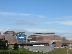 アクアワールド・大洗・・・サメとマンボウに会える水族館

海岸沿いにあり、絶好のローケーション

オーシャンライブはもちろん、お食事タイムもたくさんあって、キュートな海の生き物に癒されます