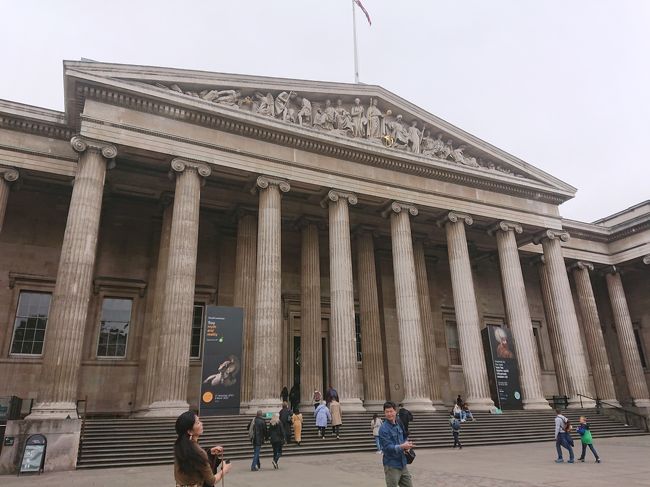 次は大英博物館へ向かう。入場料は無料。入口で厳重な荷物検査がある。リュックの隅々まで見られた。