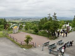 【ここは、ペンギンが空を飛ぶ動物園】

先に簡単に食事が取れる事（私は小腹が空いていたので先に食事）、メインの動物が混んでいるのを避けられる（タイミングや時間帯によりますが…）等メリット満載…というのが、タクシー運転手さんのアドバイスでしたので、それに従いました。