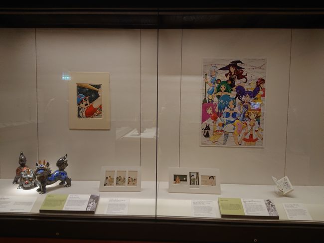 日本の展示もあった。写真は日本の男性像と女性像というコーナー。星飛雄馬と魔女っ子AKB48。何とも言えない気持ちになった。