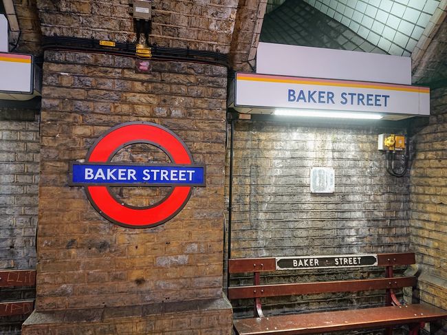 博物館の最寄り駅はベイカーストリート駅。煉瓦造りでお洒落な感じ。