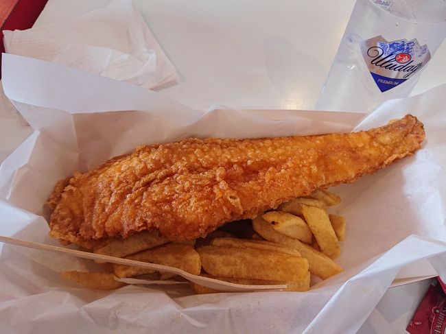 夕食のフィッシュアンドチップス。ロンドンアイの近くで食べた。お値段11ポンド。味はイマイチ・・・