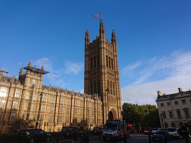 ウエストミンスター宮殿。有名なビックベンは工事中で鉄骨に覆われていた。