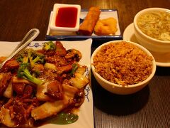 今回はいつもに増してまともな食事をしていないので、晩ごはんは久々にHighland Aveの「オリエンタルビストロ」で中華。
ボリュームがすごくて半分しか食べられなかった～(^^;)
お店の人、残してごめんなさい。