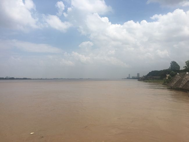 プノンペン近郊から船で5分のカンダール州の島へ