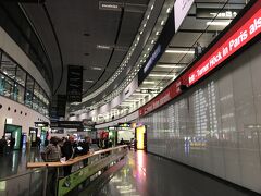 定刻にウィーン国際空港にランディング。パスポートコントロールも空いてて、一瞬で入国。