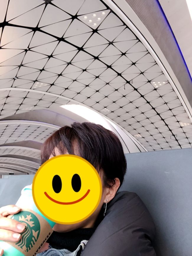 上手く座ることができて、スタバのチャイティーラテで、搭乗までまったりすることができた。<br />香港、中国楽しかったー。