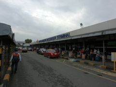 翌日、マニラ空港。