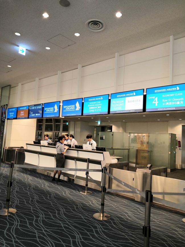 SQ639は深夜便なので、<br />お客様が揃い次第離陸しますと案内されています。<br /><br />そして優先搭乗(*^-^*)Ｊ太くんサンキュ！<br />もっちろんエコ座席。