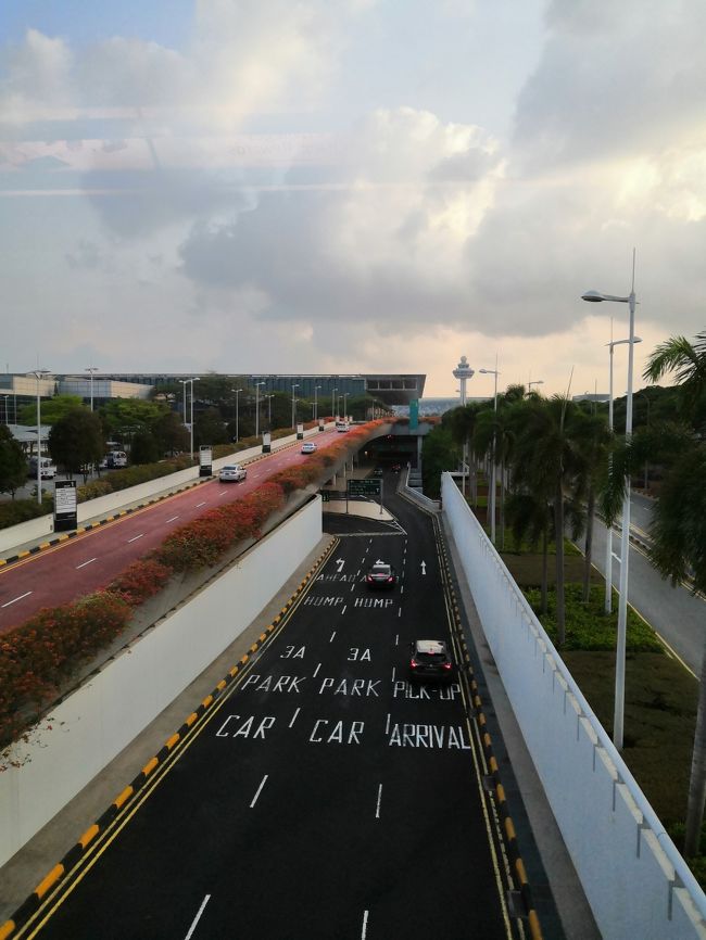 MCT（最小乗り継ぎ時間）50分のチャンギです。<br />動線は極めてスムーズです。