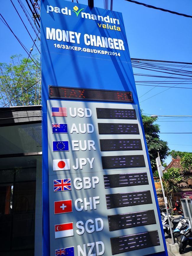 サヌール・マクドナルドのとこの両替屋さん<br />ここんとこメジャーな両替屋は横並びのレート出しているので<br />空いている店でさくっと取り換えるのがいいと思います。<br />お札は面倒でもしっかり数えてくださいね。<br /><br />