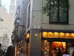 前にスペインに住んでたことのあるもう一人の友達オススメのお店、SAGARDIに行きました。気軽にピンチョスを食べられるお店だそうです。