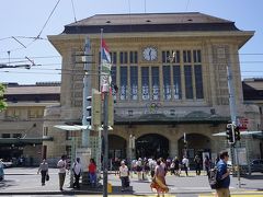●ローザンヌ中央駅

ローザンヌ中央駅にやって来ました。
駅には、五輪のマークと共に、「ローザンヌ・キャピタル・オリンピック」と表示されていました。