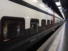 ●ルツェルン駅行列車＠ジュネーブ国際空港駅

ひと駅だけだけど、何だか、再び遠い場所に移動する気分にさせてくれます。