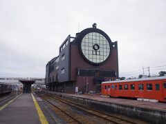 真岡駅
ＳＬを模したこの駅舎は４階建てのビルです。