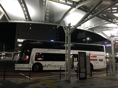 JR奈良駅から夜行バスでのスタートです。
今回はプレミアムドリーム。三列シートで快適。