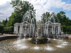 まずは東側のエリアを見学。
最初に見たのはイヴの噴水。
西側エリアの対称になる場所にアダムの噴水があるみたい。