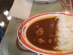 お昼ご飯。ハングリーベア・レストランでチキンカレー。