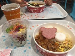 晩ご飯。プラズマ・レイズ・ダイナーで牛カルビライスボウルソーセージ＆エッグ。