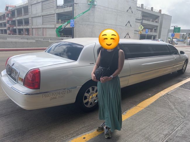 あっという間にチェックアウト。<br />また戻ってくるよ！！<br /><br />帰りもベルトラさんでお願いしました。<br />なんとリムジンがお迎えにきた！<br />その後次々とカップルが乗ってきて、さすがに肩身が狭かった…。<br />(ひとりハワイの辛いところ)