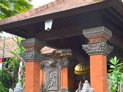 Hotel Tjampuhan
http://tjampuhan-bali.com/

こちらの素敵な建物はHotel Tjampuhan。HPを拝見しましたが、ここもとってもエレガントなホテルのようです♪バリにはホントに素敵なホテルがたくさん！！