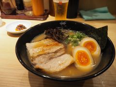 まっどうでもいいや、飯飯。
朝ラー（せたが屋）です。当然ビールも行きます。
7時台空いている店少ないんだよね。
