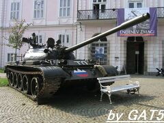 リュブリャナに戻り市内観光。
リュブリャナ国立現代史博物館前の旧ソ連製戦車。