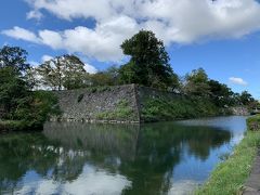 まずは「八代城跡」へ
お堀が残っていて