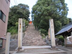 18：05　伊佐爾波神社　参拝

えー、全部登りの階段じゃん。

お参りに行くのだから仕方ない、ファイト！　自分！