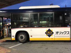 いつもの《オリックスレンタカー》 
ここは空港から少し離れてはいますが、送迎バスが大きくて待ち時間が少ない。
アウトレットモールの近くにあり、返却時の時間調整に便利です。
隣がガソリンスタンドなのも良いですよ。
車も綺麗でおススメです。