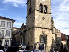 街の広場に到着

ホテルで紹介してもらったレストラン
こんな歴史建造物前でごはん食べていいのー？
