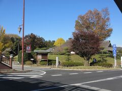 斜め向かいが、足利学校。

日本最古の学校といわれている。

徒歩で５分もかからず行ける。