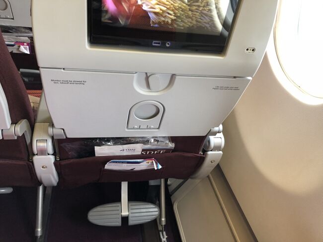 長距離になると映像や足置きなどが備わってきますね。