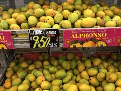 これがアルフォンゾマンゴー売り場　最高のマンゴーで香りもすご～～い