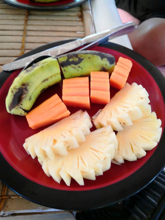 フルーツ盛りもついています。