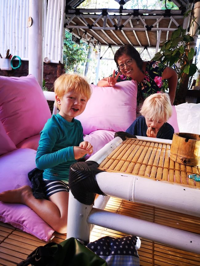 プールで仲良くなったドイツからの可愛いお客様。