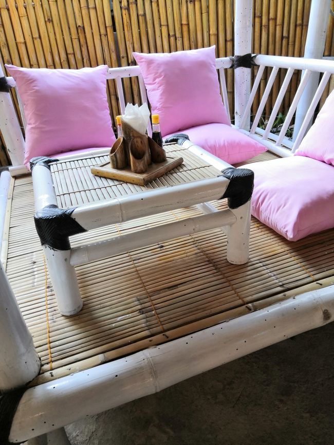 朝食会場のレセハン席<br /><br />部屋のテラスに運んでもらおうと思ってましたが<br />可愛いレセハン席で食べることにします。<br /><br />　