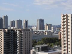 翌朝、8時起床。
武蔵浦和駅駅付近を走る東北新幹線。