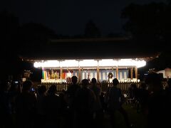 上賀茂神社に着きました。
「月見団子」や「月の桂にごり酒」の振舞いは終わっていましたが、ミニコンサートが行われてました。